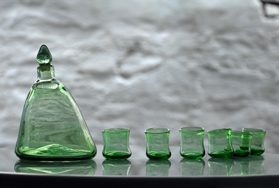 Picture of Bottle with six drank raki glasses